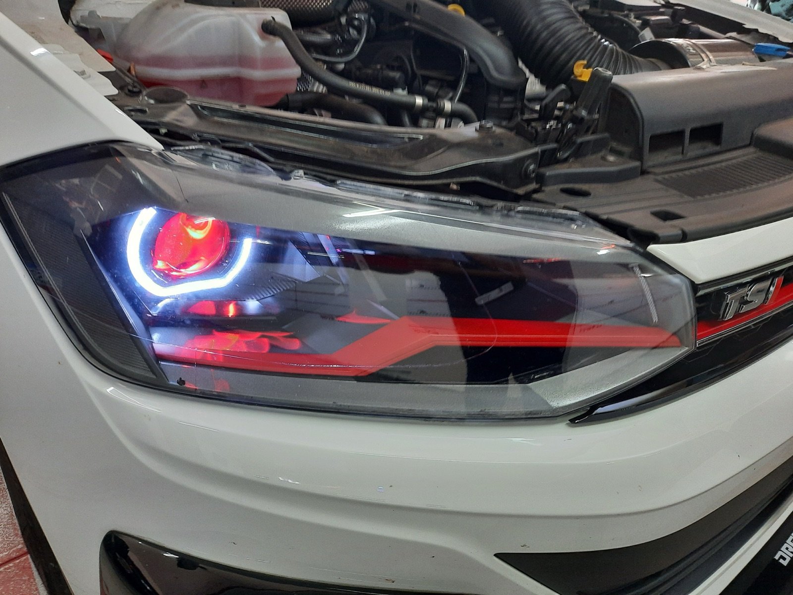 Farol com projetor e angel eyes